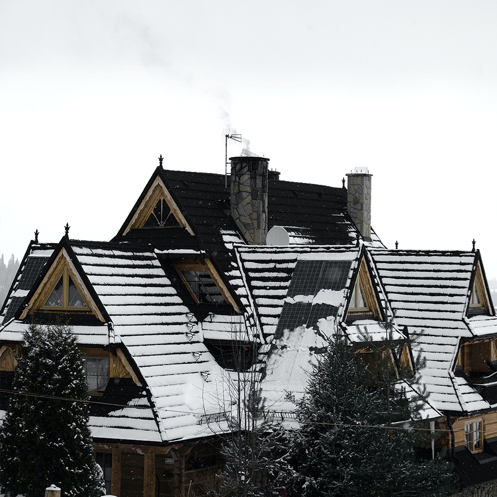 toit de maison enneigé