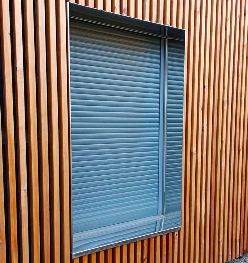 Façade en bois Volet Roulant ALU Noir