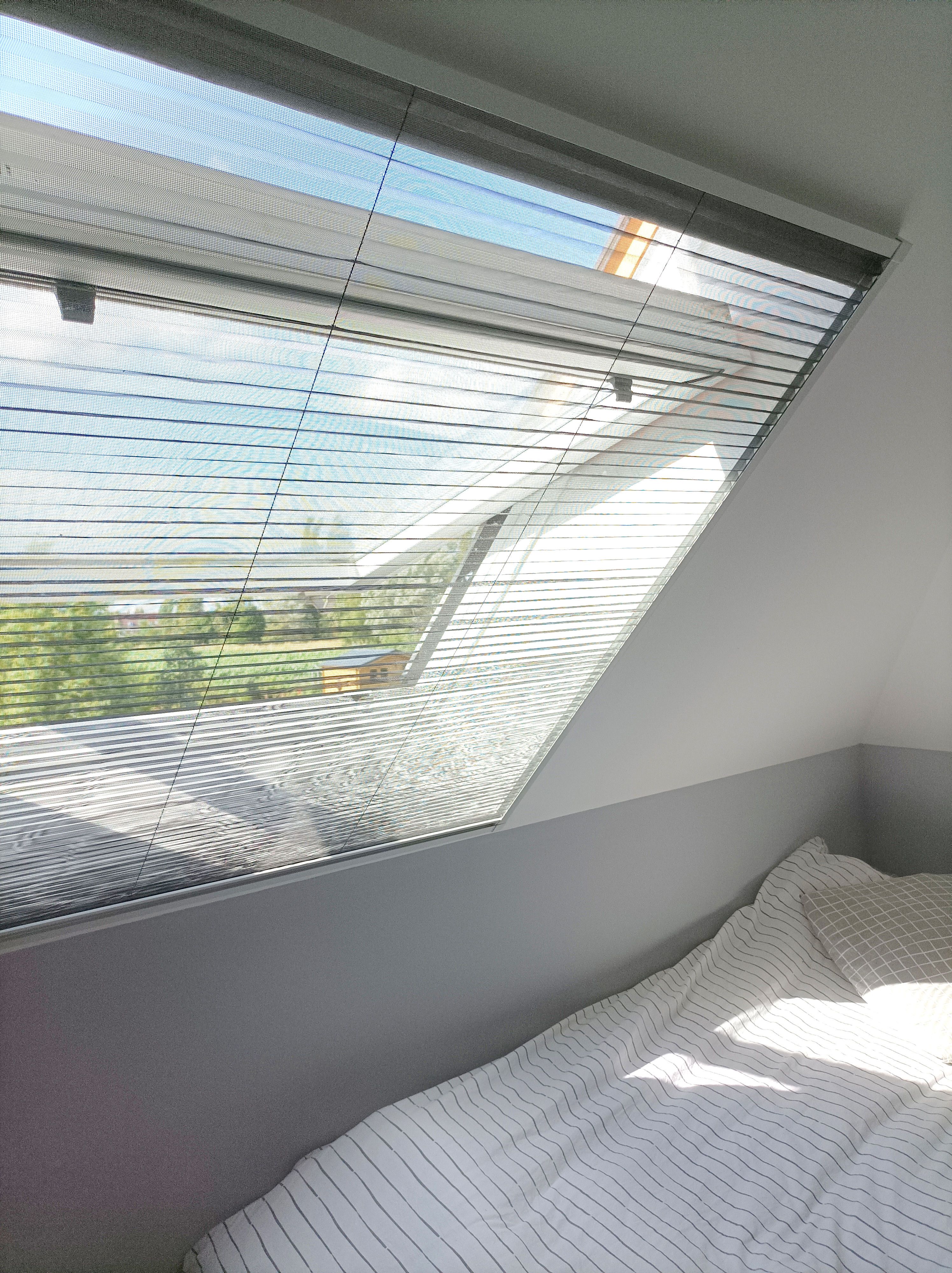 moustiquaire pour VELUX ® Roto ® Fakro ® Toiciel ® et autres marques de fenetre de toit
