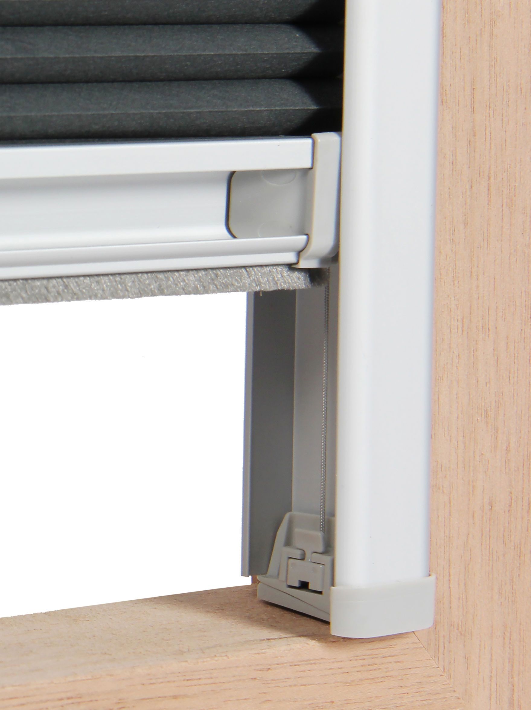 verduisterend isolerend rolgordijn compatibel velux dakraam geleiders